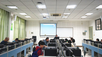 外國(guó)語(yǔ)學(xué)院MTI專業(yè)師資培訓(xùn)系列活動(dòng)(二) ——‘云翻譯技術(shù)與翻譯教學(xué)管理’講座